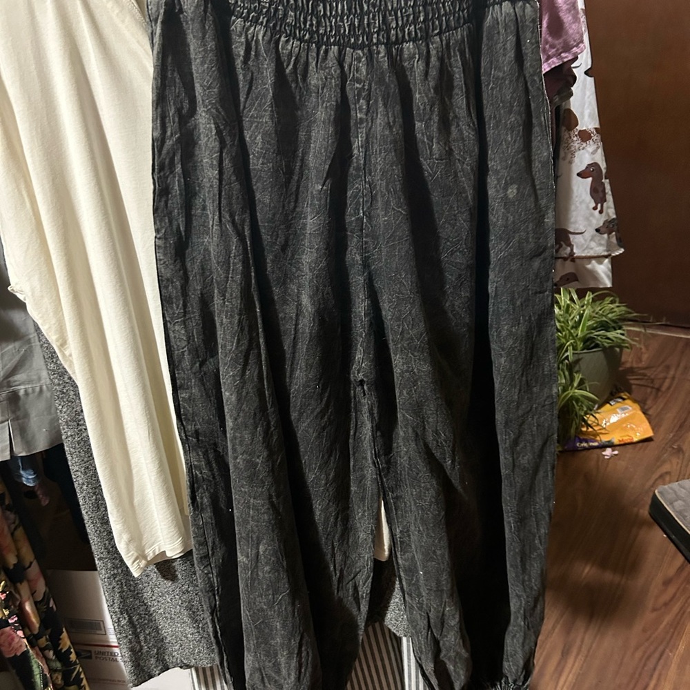 Kathmandu Black Elastic-Waist Joggers Kathmandu Distressed can fit l, xl 1x just